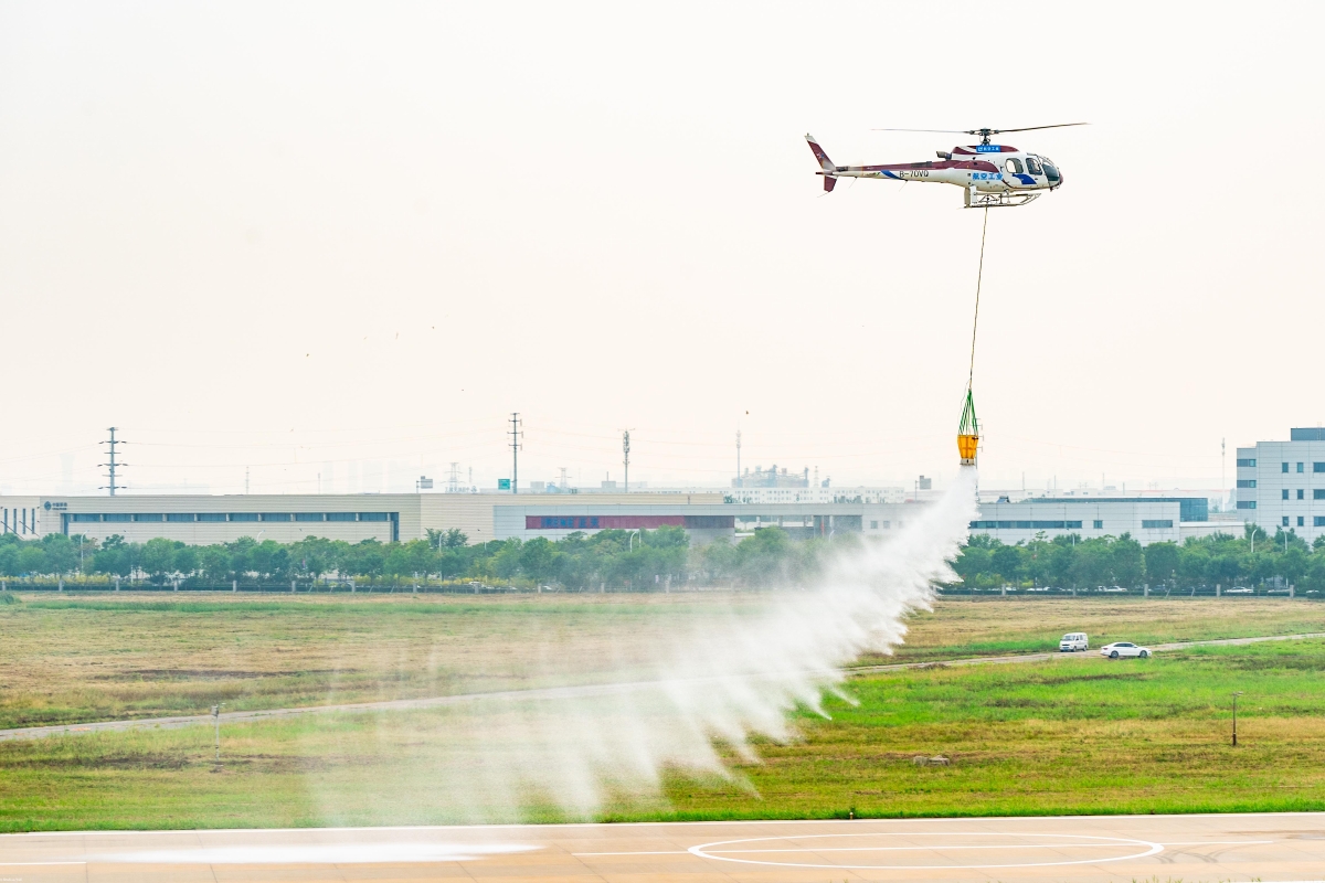 AC311A进行飞行预演。摄影：岳书华-1